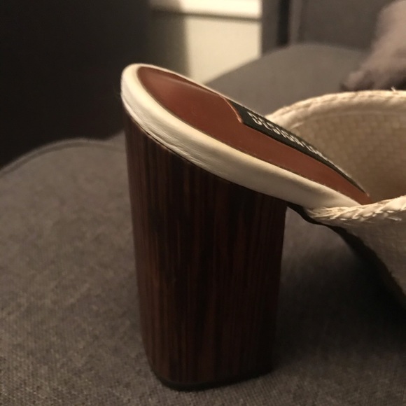 Ladies White Slip on heels - Picture 3 of 4